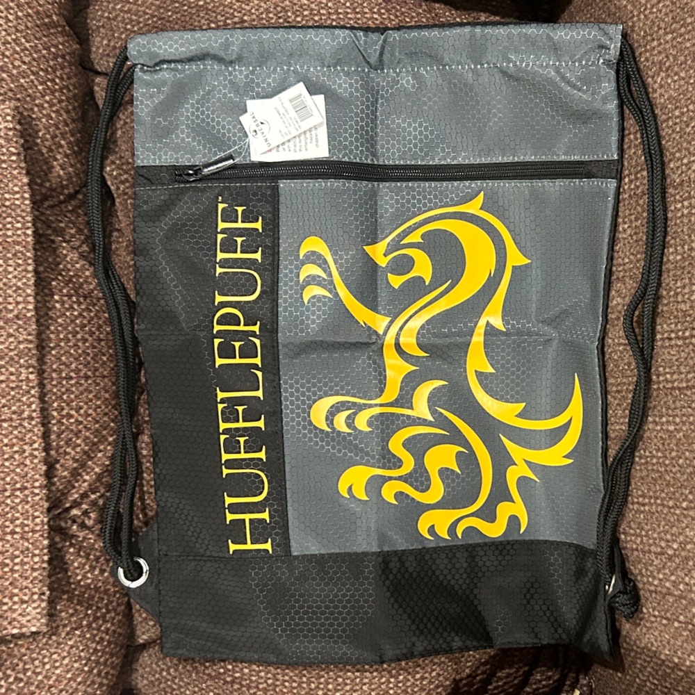 Harry Potter Hufflepuff Mascot Drawstring Backpack. NWT. Brand: Universal